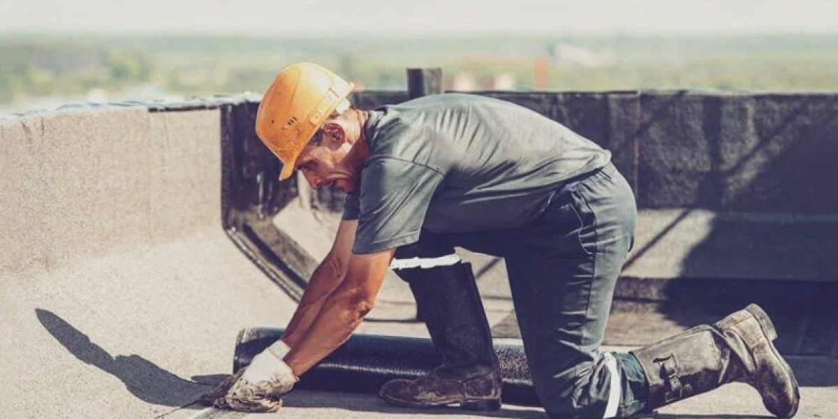 What to Look for in a Professional Flat Roofing Specialist: Key Qualifications and Skills