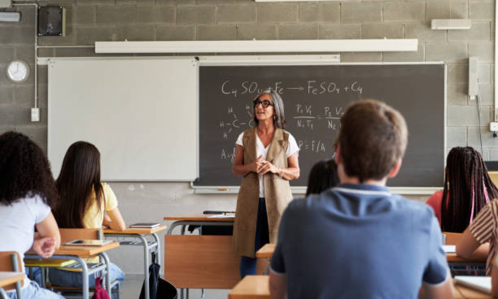 How Working Professionals Use Chemistry Tuition in Singapore to Switch Careers?